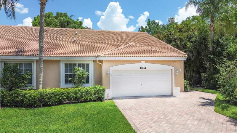 2 bedroom Villa at 4646 Carlton Golf Drive, Wycliffe Tr C, Wellington — photo 1