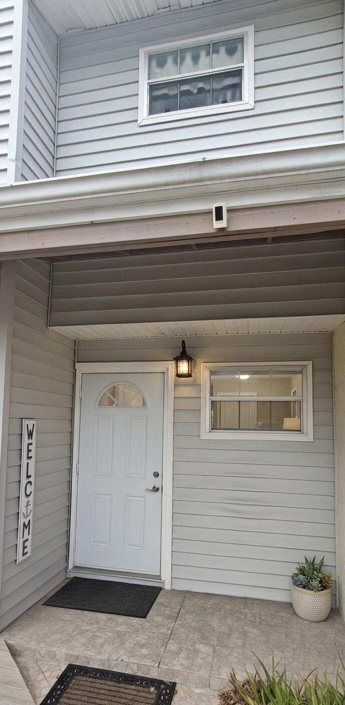 2 bedroom Single Family Residence at 4874 N Hemingway Circle, Woodlake Shores, Margate — photo 1
