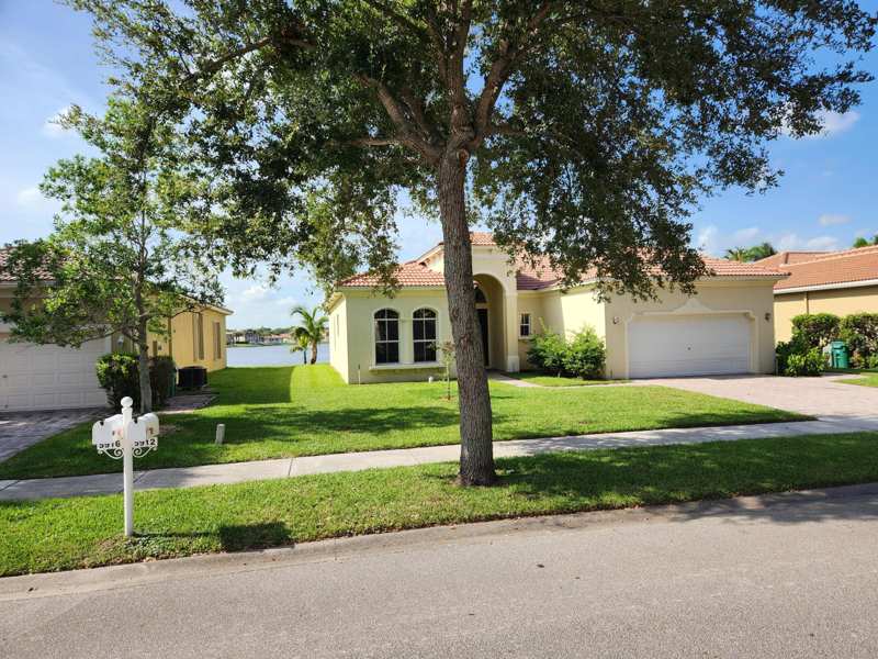 3 bedroom Single Family Residence at 5912 Spanish River Road, Portofino Shores, Fort Pierce — photo 1