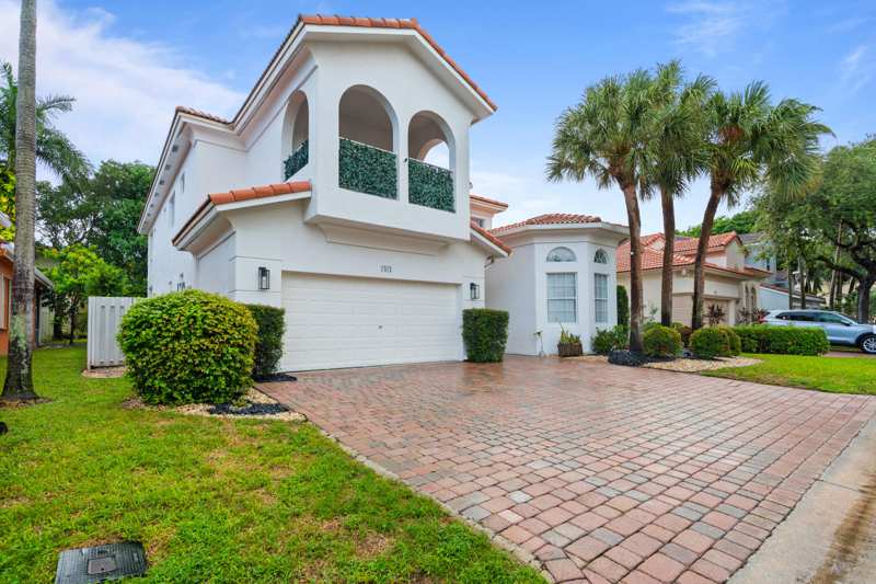 5 bedroom Single Family Residence at 7372 NW 18th Court, Walnut Creek Replat No 1, Pembroke Pines — photo 1