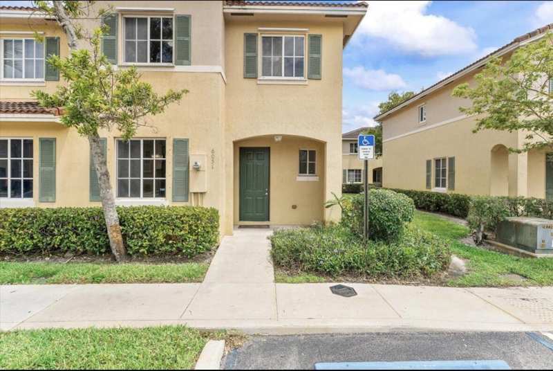 3 bedroom Townhouse at 6051 SW 19th Court, San Remo, North Lauderdale — photo 1