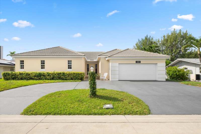 3 bedroom Single Family Residence at 1211 Singer Drive, Yacht Harbor Manor, Singer Island — photo 1