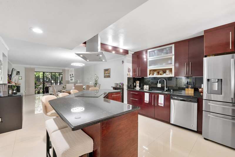 2 bedroom Condominium at 435 Lakeview Drive #104, Racquet Club Apartments At, Weston — photo 1