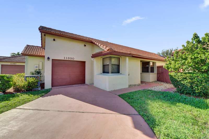 3 bedroom Single Family Residence at 11330 SW 8th Place, Pembroke Lakes South, Pembroke Pines — photo 1