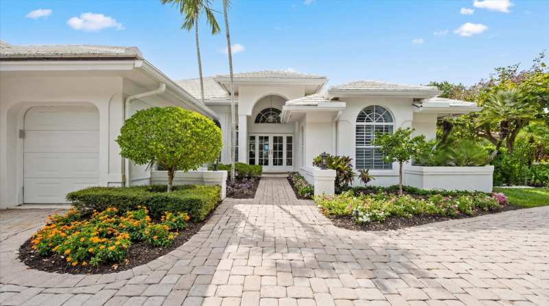 3 bedroom Single Family Residence at 116 Echo Drive, Loxahatchee Club At Maplewood 3 Ph 2, Jupiter — photo 1