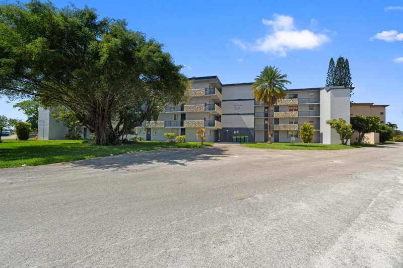 2 bedroom Condominium at 5275 NW 10th Court #305, Lakeview South Condo, Plantation — photo 1