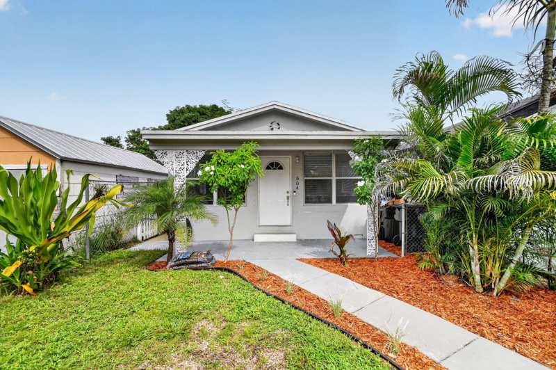 2 bedroom Single Family Residence at 504 N E Street, Lake Worth Town Of, Lake Worth Beach — photo 1