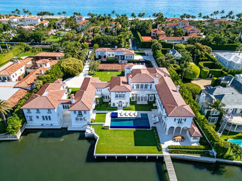 15 bedroom Single Family Residence at 800 S County Road, Lima Addition, Palm Beach — photo 1
