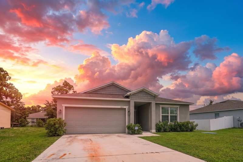 4 bedroom Single Family Residence at 1811 SE Sandia Drive, Port St Lucie Section 13, Port St. Lucie — photo 1