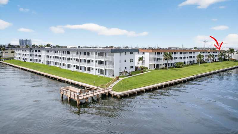 2 bedroom Condominium at 111 Shore Court #301, Shore Club Apts B & C Cond, North Palm Beach — photo 1