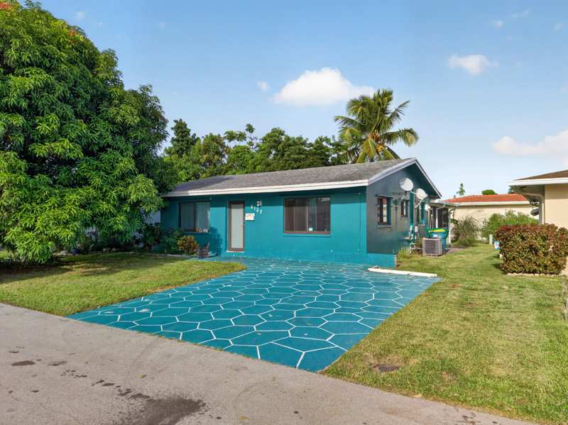 2 bedroom Single Family Residence at 6102 NW 69th Avenue, Mainlands Of Tamarac Lakes, Tamarac — photo 1