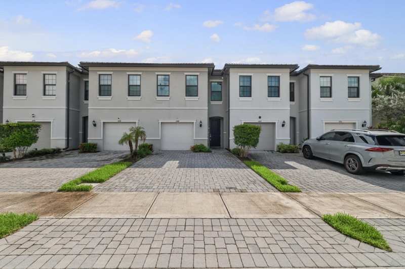 3 bedroom Townhouse at 4488 Appleton Circle, Oak Tree Property Redevelopment, Oakland Park — photo 1