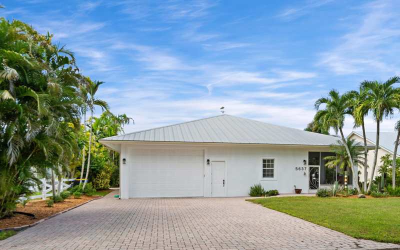 3 bedroom Single Family Residence at 5637 SE Major Way, Rocky Point Highlands, Stuart — photo 1