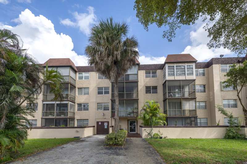 1 bedroom Condominium at 7300 NW 17th Street #105, Omega Condo No 4, Plantation — photo 1