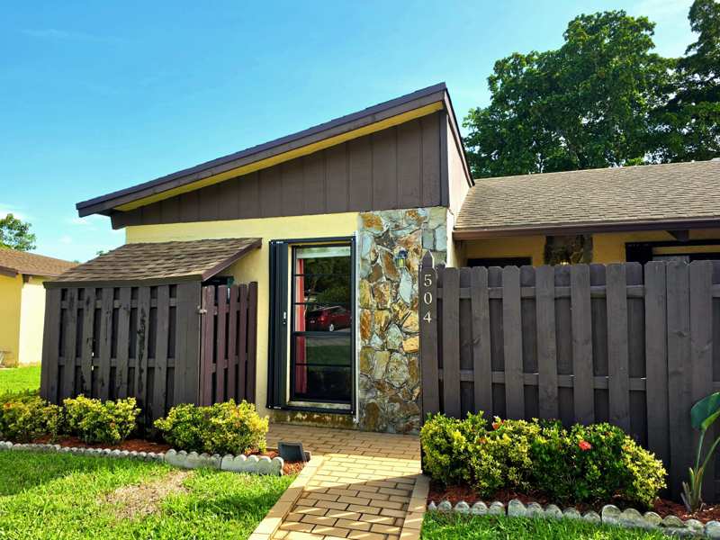2 bedroom Villa at 504 Briarwood Circle #1-54, Villas At Carriage Hills Lake, Hollywood — photo 1