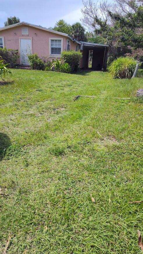 3 bedroom Single Family Residence at 1203 Avenue G, Metes And Bounds, Fort Pierce — photo 1