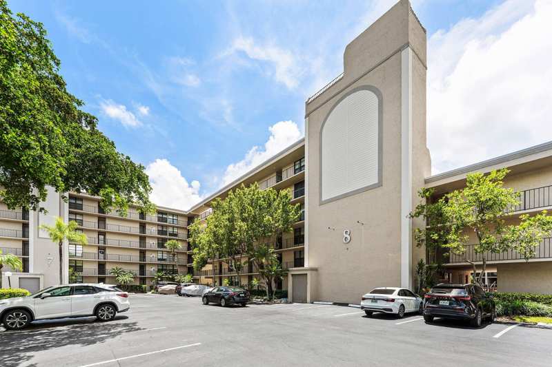 2 bedroom Condominium at 8 N Royal Palm Way #6040, Boca Bayou Condo, Boca Raton — photo 1