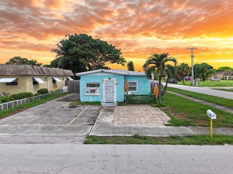 3 bedroom Single Family Residence at 207 SW 4th Street, Carver Heights, Deerfield Beach — photo 1