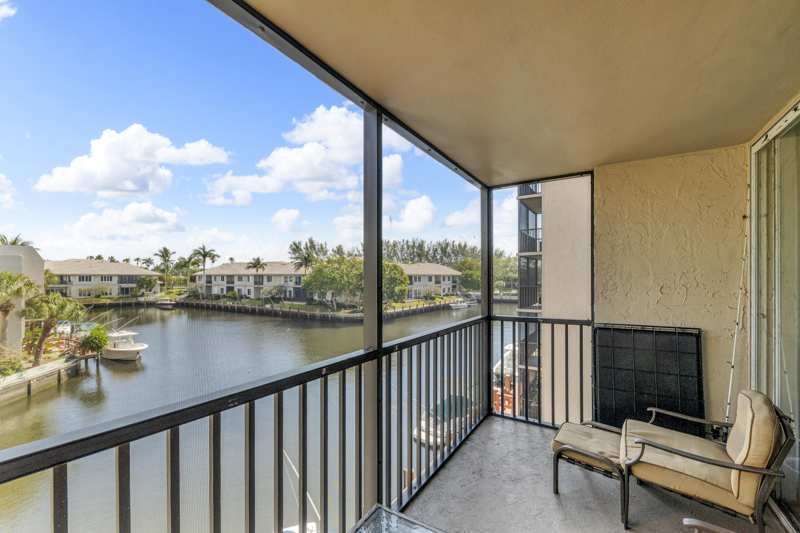 1 bedroom Condominium at 6 Royal Palm Way #307, Boca Bayou Condo, Boca Raton — photo 1