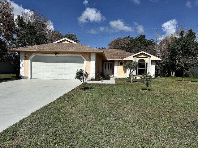 3 bedroom Single Family Residence at 3053 SE Wake Road, Port St Lucie Section 39, Port St. Lucie — photo 1