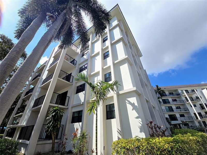 1 bedroom Condominium at 900 River Reach Drive #517, River Reach Condominium I, Fort Lauderdale — photo 1