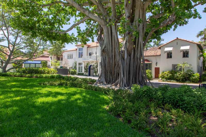 3 bedroom Condominium at 236 Phipps Plaza #202, Phipps Plaza, Palm Beach — photo 1