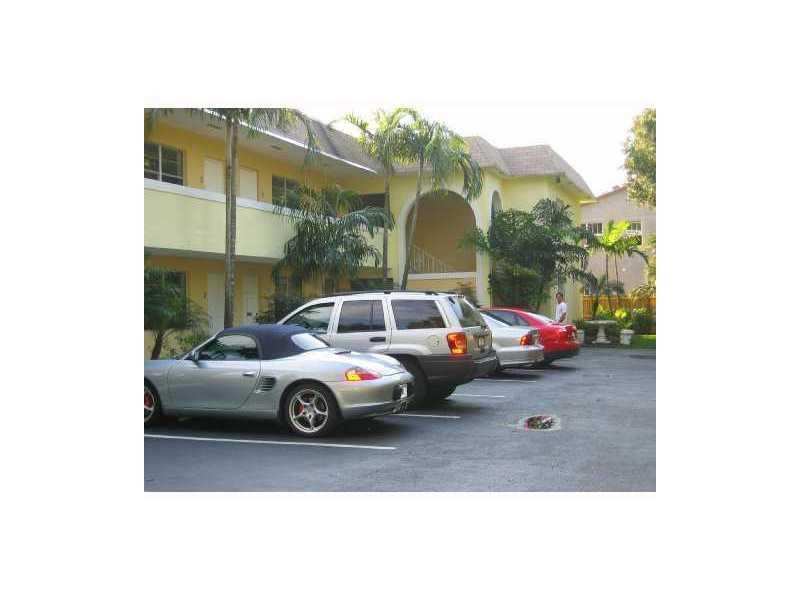 1 bedroom Condominium at 3421 NE 15th Avenue, Finn Court Condo, Oakland Park — photo 1