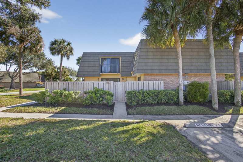 2 bedroom Townhouse at 1101 11th Way, Village Of Sandalwood Lakes 1, West Palm Beach — photo 1