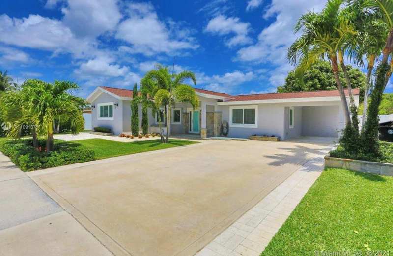 4 bedroom Single Family Residence at 1474 Cochran Drive, Lake Osborne Hills, Lake Worth Beach — photo 1