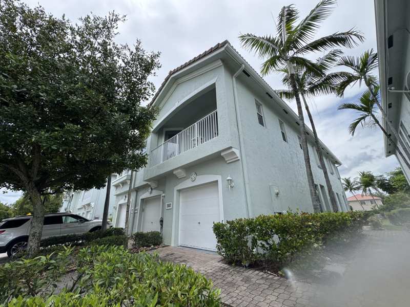 2 bedroom Townhouse at 3069 Laurel Ridge Circle, Thousand Oaks, Riviera Beach — photo 1
