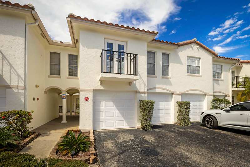 1 bedroom Condominium at 1105 Lake Shore Drive #205, Bay Reach Condo, Lake Park — photo 1