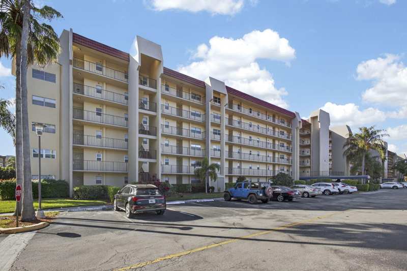 2 bedroom Condominium at 3590 Via Poinciana #202, Poinciana Place Condo 1,2,8 And 9, Lake Worth — photo 1