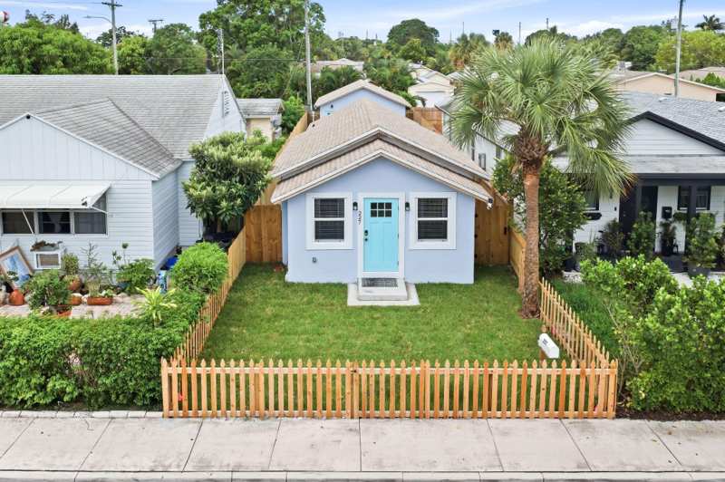 3 bedroom Single Family Residence at 227 S E Street, Lake Worth Town Of, Lake Worth Beach — photo 1