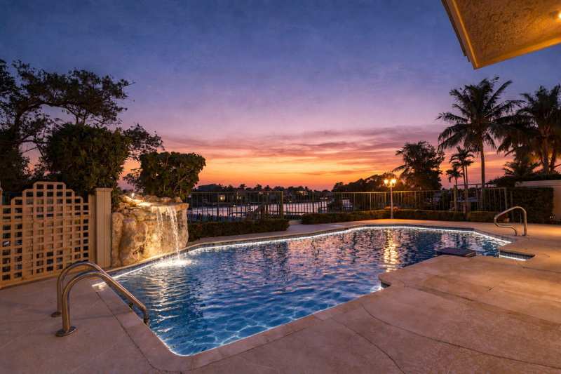 4 bedroom Single Family Residence at 352 River Edge Road, Bluffs River, Jupiter — photo 1