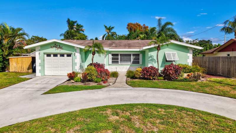 4 bedroom Single Family Residence at 6880 Kingston Drive, Island Estates, Lake Worth — photo 1
