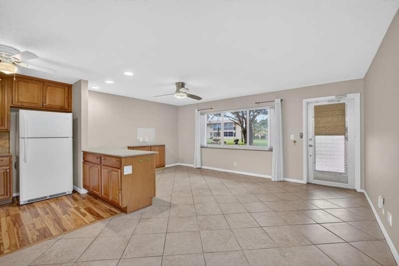 1 bedroom Condominium at 221 Coventry J, Coventry Condo, West Palm Beach — photo 1