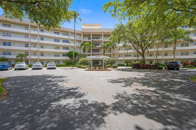 3 bedroom Condominium at 3800 Oaks Clubhouse Drive #503, No 70 Palm-Aire Country Club, Pompano Beach — photo 1