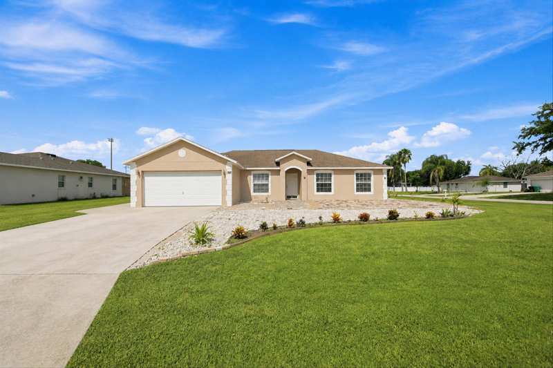 4 bedroom Single Family Residence at 602 SW Kenyoun Street, Port St Lucie Section 27, Port St. Lucie — photo 1