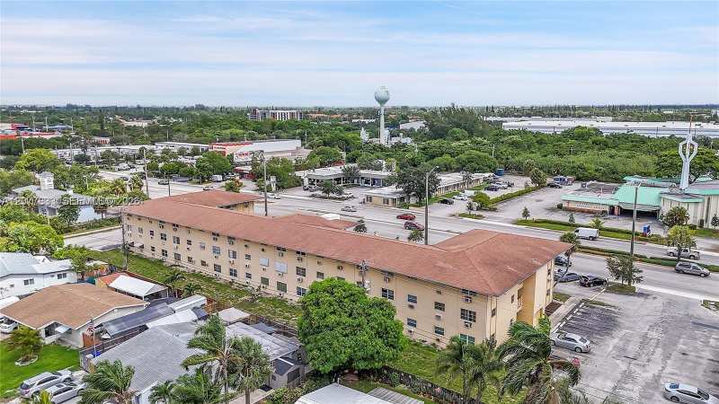 1 bedroom Condominium at 1050 E Sample Road #309, Haven House No 1 Condo, Pompano Beach — photo 1
