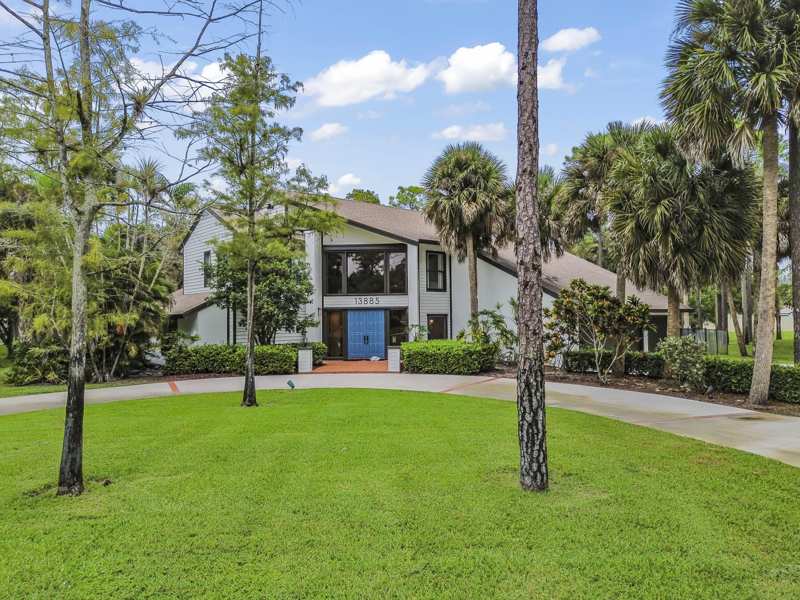 4 bedroom Single Family Residence at 13885 Greentree Trail, Pinewood, Wellington — photo 1