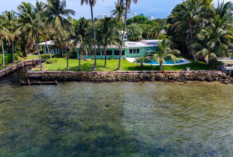 4 bedroom Single Family Residence at 2605 N Riverside Drive, Hillsboro Shores Sec, Pompano Beach — photo 1
