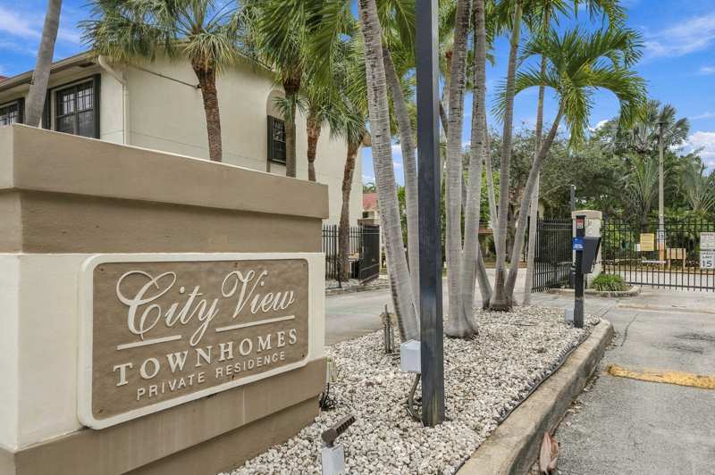 3 bedroom Townhouse at 341 City View Drive, City View, Fort Lauderdale — photo 1