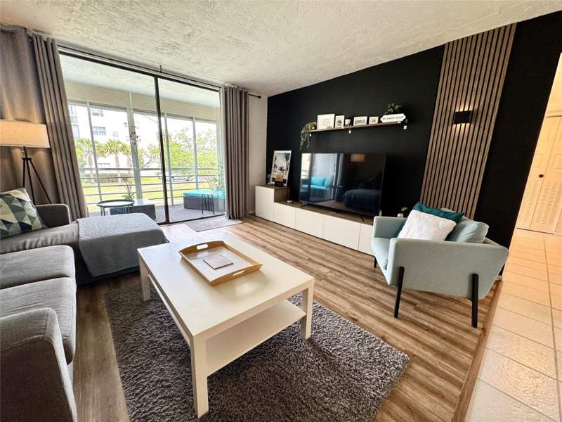 1 bedroom Condominium at 2811 Somerset Drive #206, Somerset No 3 Condo, Lauderdale Lakes — photo 1