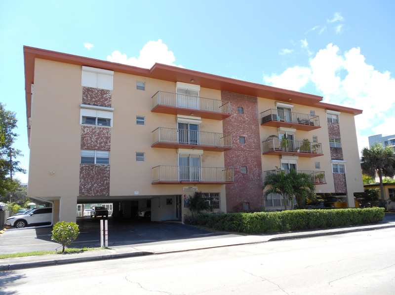 1 bedroom Condominium at 2010 Fillmore Street #303, Fillmore Condominium Apts, Hollywood — photo 1