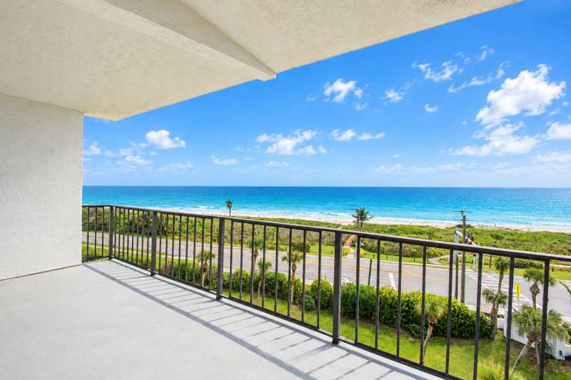 2 bedroom Condominium at 5159 Jimmy Buffett Mem Highway, Ocean Harbour Condominium B, Fort Pierce — photo 1