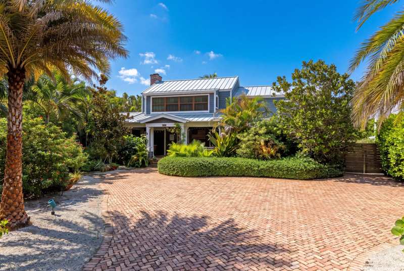 6 bedroom Single Family Residence at 613 S Lakeside Drive, Lake Worth Town Of Add 1, Lake Worth Beach — photo 1