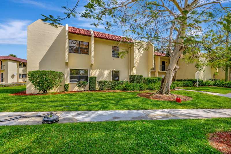 2 bedroom Condominium at 2050 Oleander Avenue #2-106, Island House Condominium Phase I, Fort Pierce — photo 1