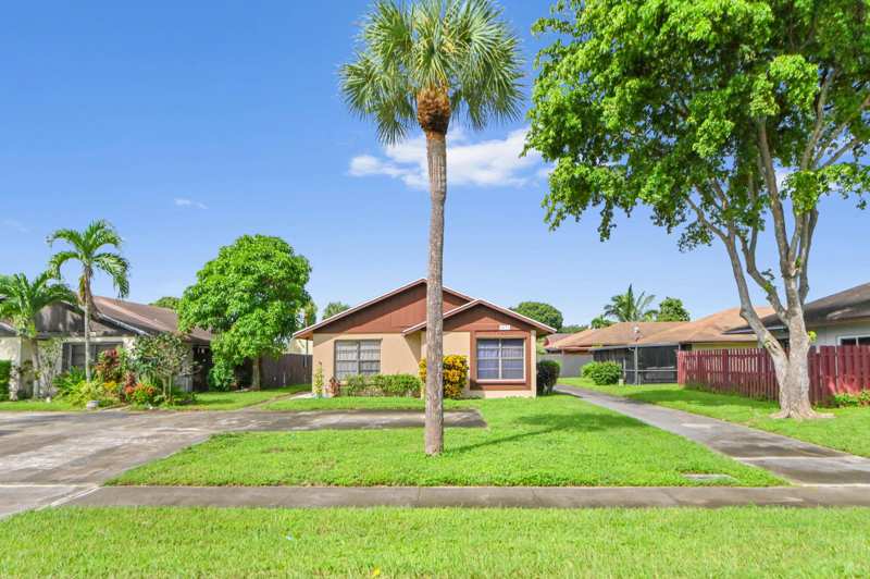 3 bedroom Single Family Residence at 1671 Ferngran Avenue, Garden Hills, West Palm Beach — photo 1