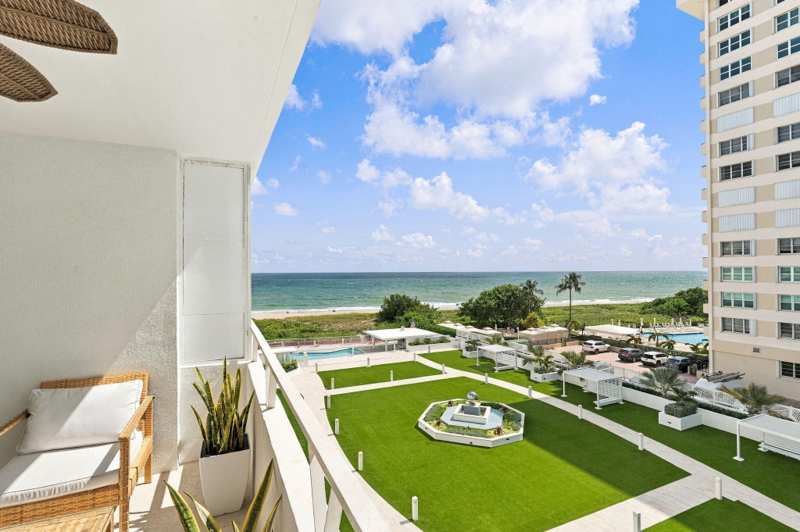 1 bedroom Stock Cooperative at 1850 S Ocean Boulevard #505, Crane Crest Apts Co-Op, Lauderdale-By-The-Sea — photo 1