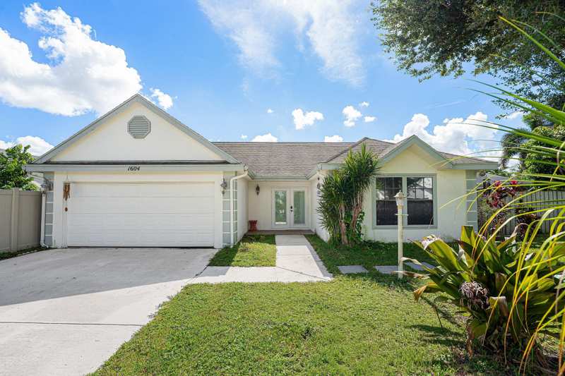 3 bedroom Single Family Residence at 1604 Bayridge Place, Meadowland Cove 1 Of Wellington, Wellington — photo 1